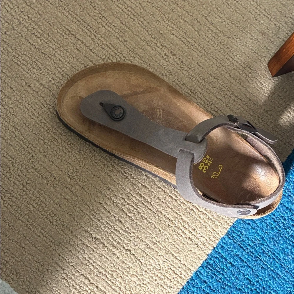NWOT Birkenstock Tan Thong Sandals - Picture 2 of 4